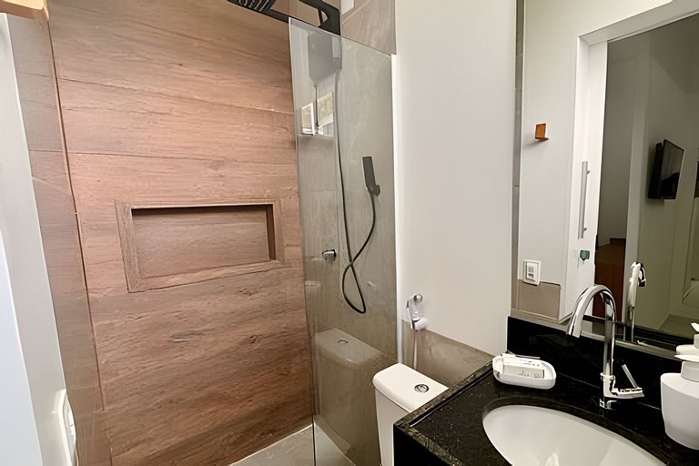 Suíte na Praia: Wifi, Office e Frigobar - UH 802