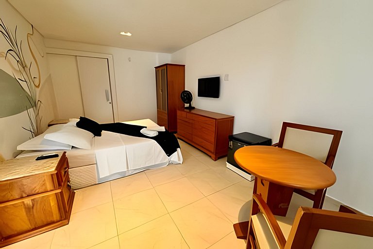 Suíte na Praia: Ar, Wifi, TV e Frigobar - UH 202