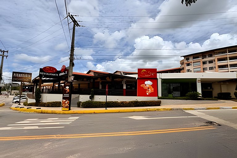Studio a 1km do Beach Park: Lazer, Ar Cond e Vaga