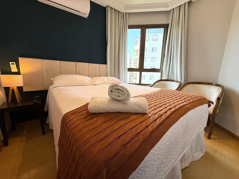 Apê Moema: 2 Quartos, Ar e Estacionamento - UH117