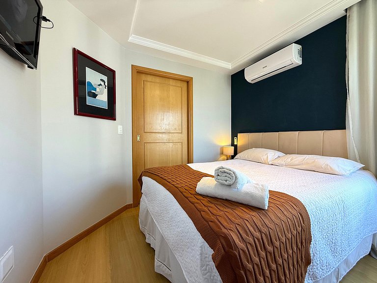 Apê Moema: 2 Quartos, Ar e Estacionamento - UH117