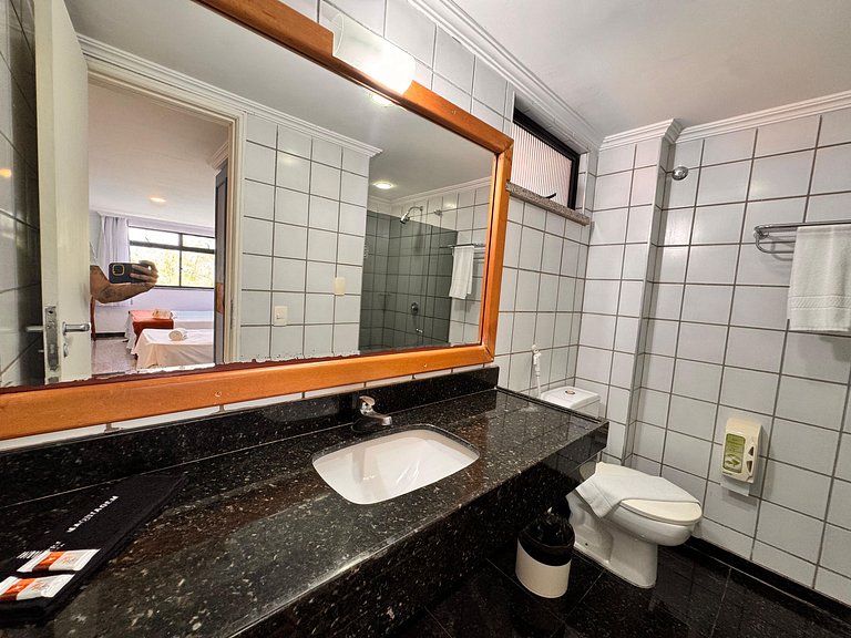 Suíte com vista, estacionamento, e Piscina-518